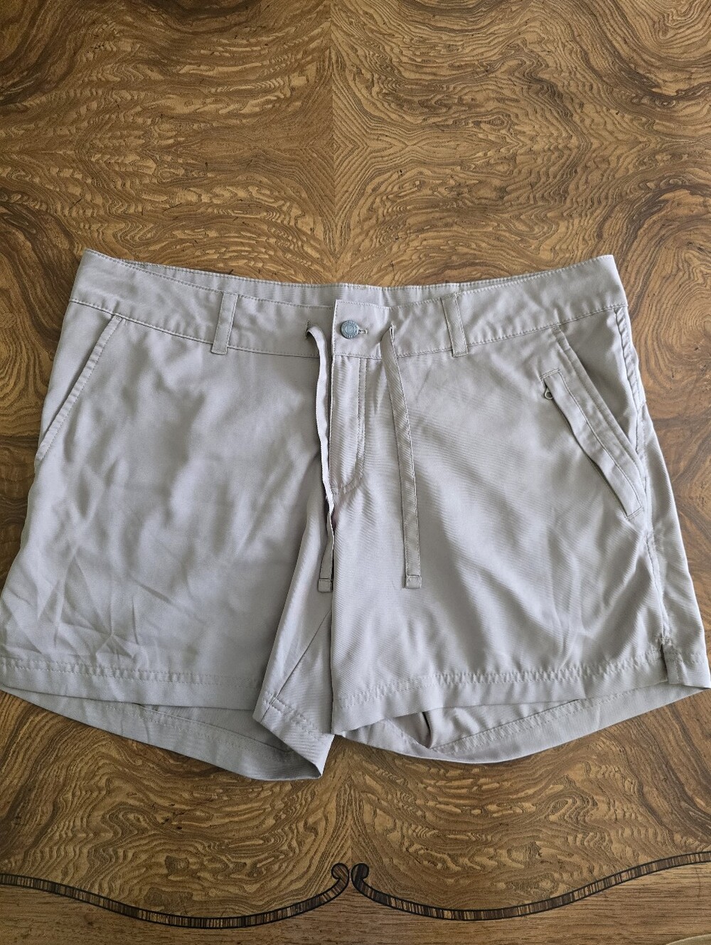Magellan Outdoors Women's Khaki Lightweight Hiking Shorts with Zip Pockets XL